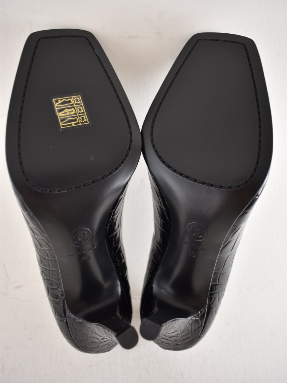 Chanel 26S Blazy Black Crocodile Croc Embossed Patent CC Gold Logo Heel Pump 39 - Picture 16 of 16